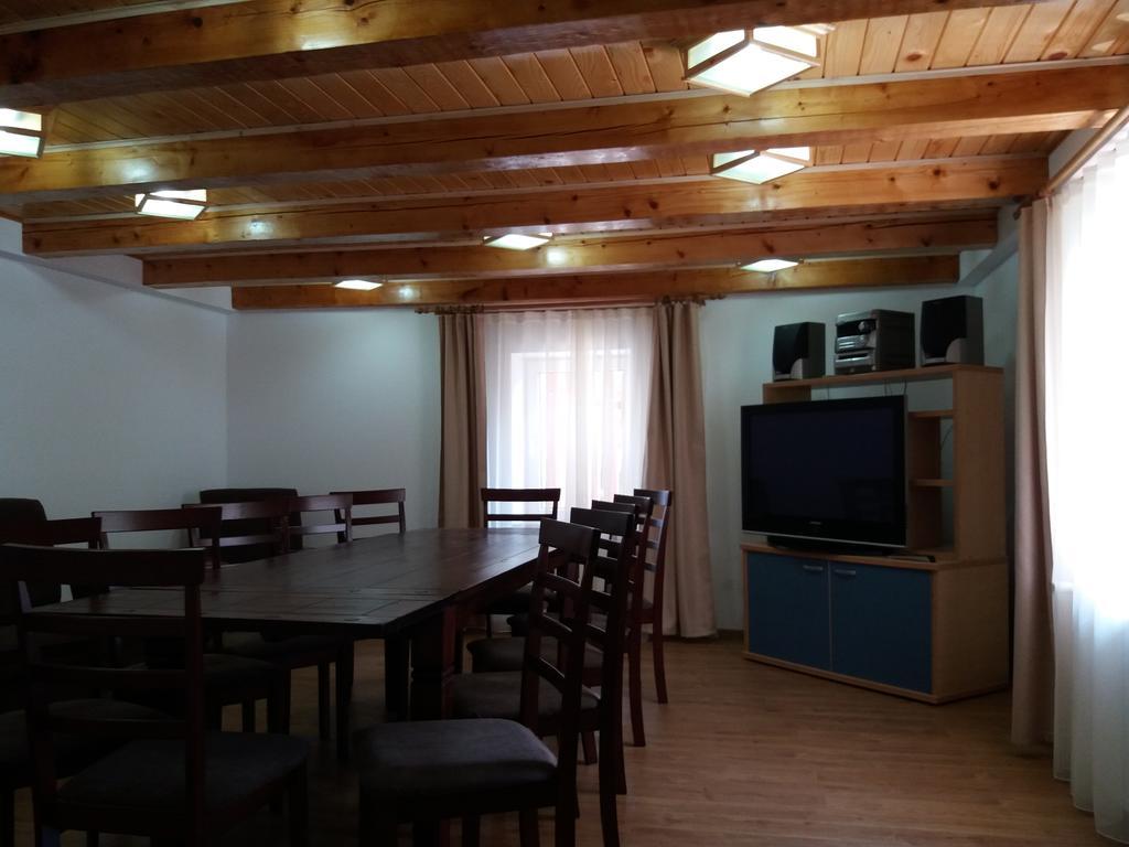 Vila Viitorul Busteni Luaran gambar
